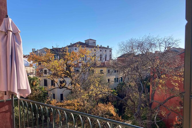 Home Cooking Class with Marina in the heart of Venice - The meal flow: wine, antipasto, and a dessert you’ll remember
