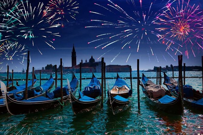 I Musici Veneziani New Year's Concert in Venice - The I Musici Veneziani show: 14 performers plus three vocal stars