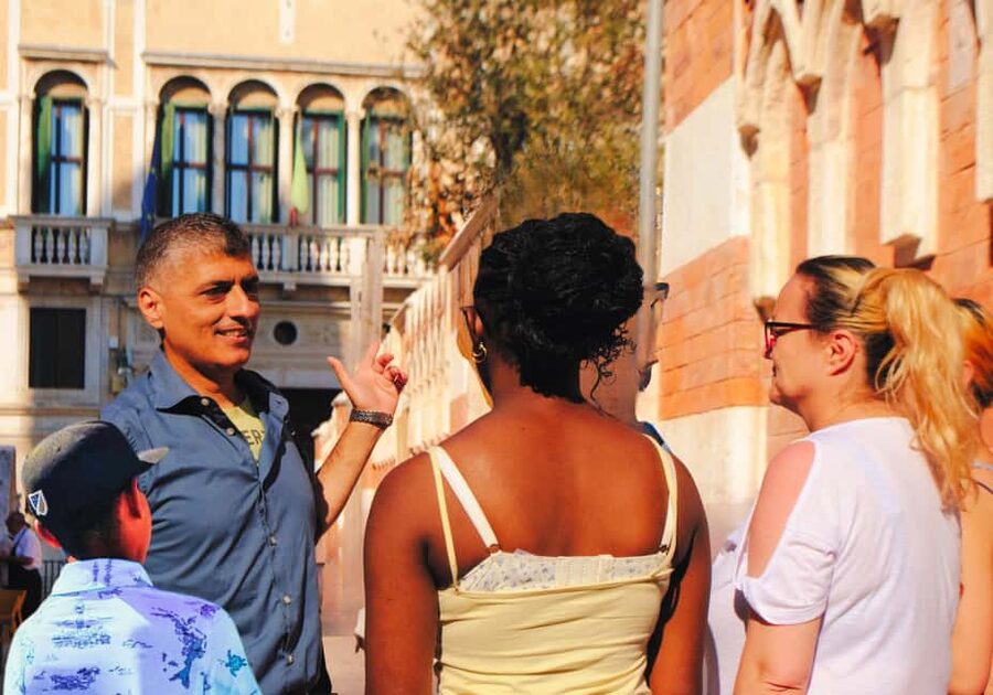 Il meglio di Venezia in un tour dei punti più e meno noti - Starting at San Todaro: how you’ll get your bearings quickly