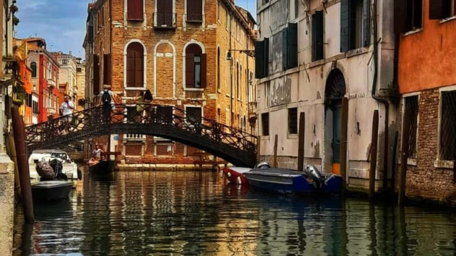 Il meglio di Venezia in un tour dei punti più e meno noti - Scuola Grande di San Rocco: an exterior pass that still teaches you how to look
