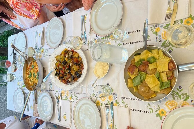 Italian Cooking Class in Rosa's colorful home - Fresh pasta with tomato sauce: the backbone of a Venetian meal