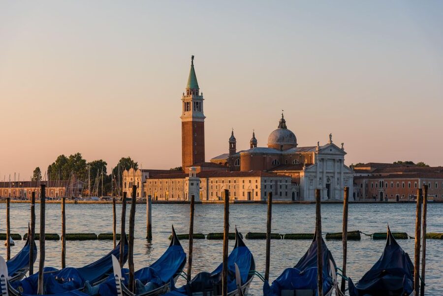 Land and Lagoon - Walking Tour and Gondola Ride - Santi Giovanni e Paolo: The Church Called the Pantheon of Venice