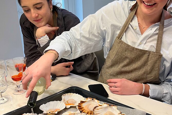 Market Tour and Cooking Class with a Local Venetian Chef - Mercati di Rialto: picking ingredients like locals