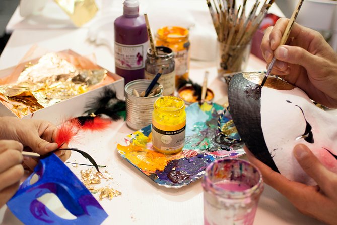 Mask-making workshop in the heart of Venice - What you actually do: from blank papier-mâché to your final design