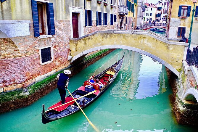 Morning Magic: Venice City Walk and Gondola Tour - Getting started at Calle larga de l’Ascension (and not missing the boat)