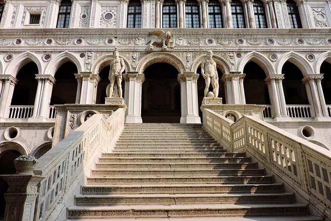 Morning Venice Walking Tour plus Doge's Palace Guided Visit - Group size, headsets, and why “join the right group” matters