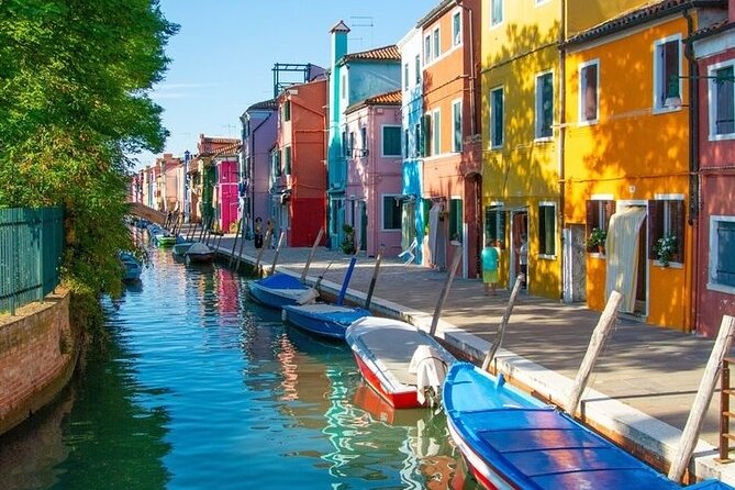 Murano and Burano cruise with glass blowing & audio guide - Audio guide on the water and on the islands: useful, but keep your ears ready