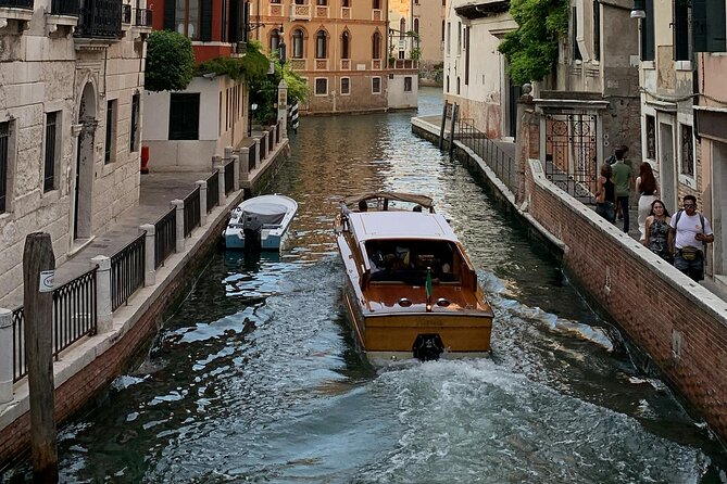 Murano : Boat Tour, Glassworks and Blow moulding Demonstration - Murano glassworks: what the guide does for you