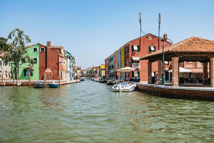 Murano & Burano Guided Tour by Private Boat with Glassmaking - Who Should Book This Murano and Burano Craft Day