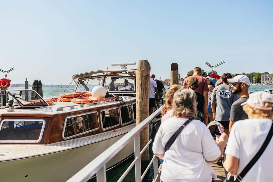 Murano & Burano Guided Tour by Private Boat with Glassmaking - Murano Free Time: A Good Window, Not a Whole Day