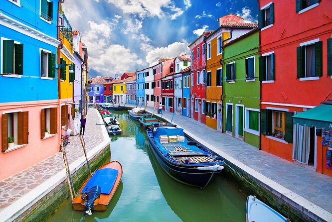 Murano Burano Islands Boat Tour Glass Factory & St Erasmo Winery - Murano glass factory stop: where the craft happens (and what to expect)