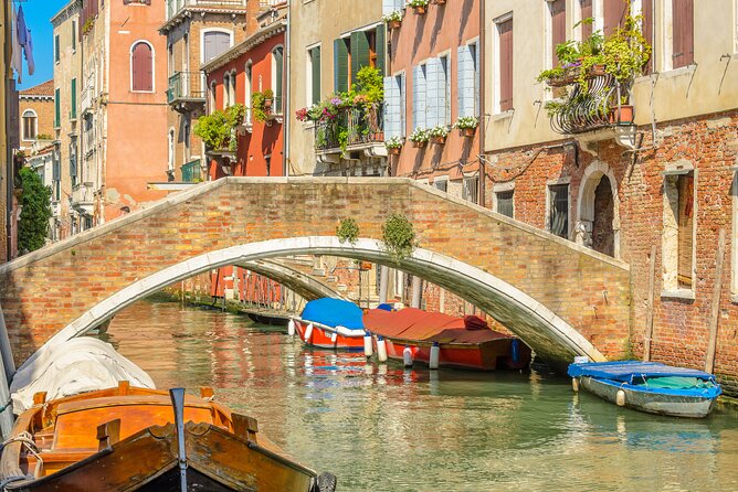 Murano & Burano Islands Guided Small-Group Tour by Private Boat - Small-group comfort and real logistics you should know