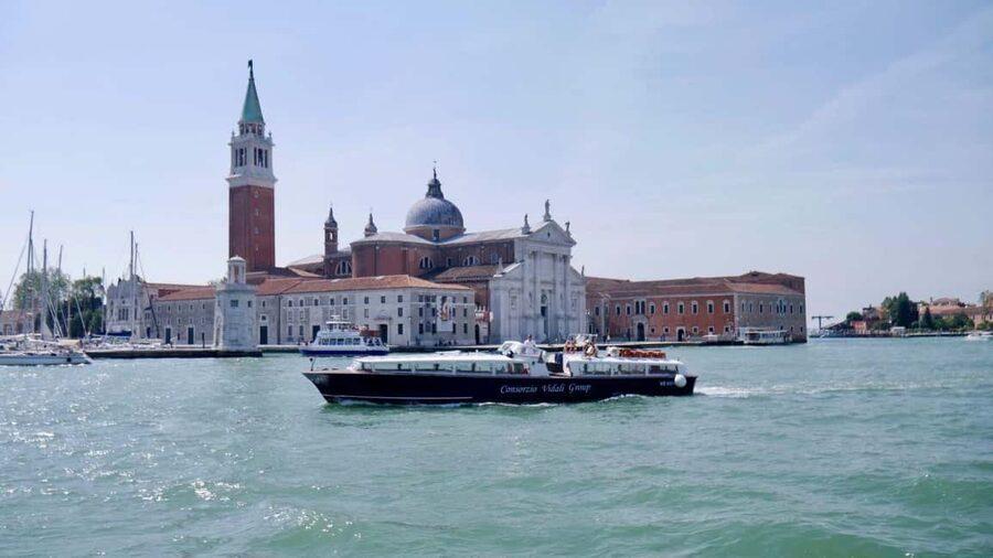 Murano, Burano & Torcello: Vetro, Case Colorate & Storia - Meeting points and real-world logistics (the stuff that can trip you up)
