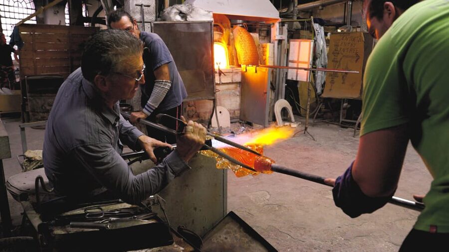 Murano: Glass Blowing Demonstration and Artistic Glass Gift - The 20-Minute Demo: Blowing and Sculpture Techniques Up Close