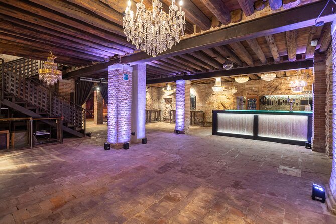 Murano Glass Blowing Demonstration - The Glass Cathedral - Timing in Venice: how to make this one fit your day