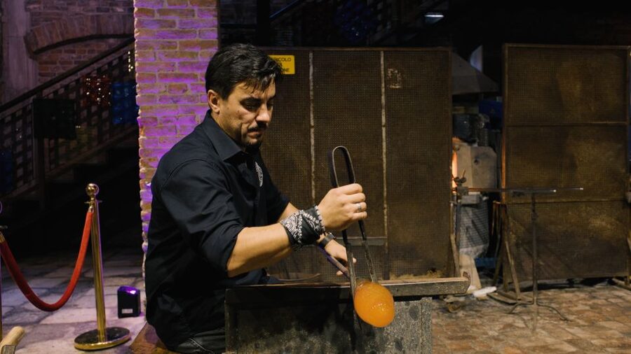 Murano: Glass Blowing Demonstration with Optional Drinks - Who should book this (and who might skip it)