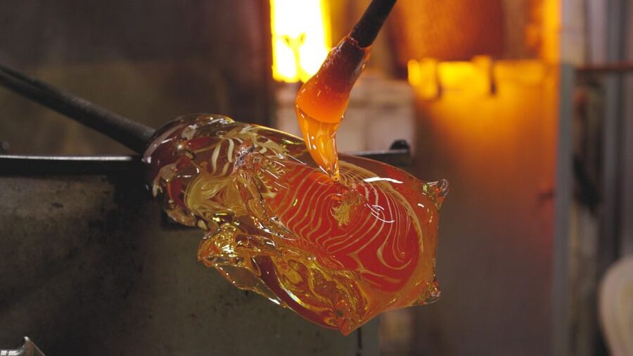 Murano: make your item with a glass master and take it home - Working with Flavio and Cristiano: what good instruction looks like
