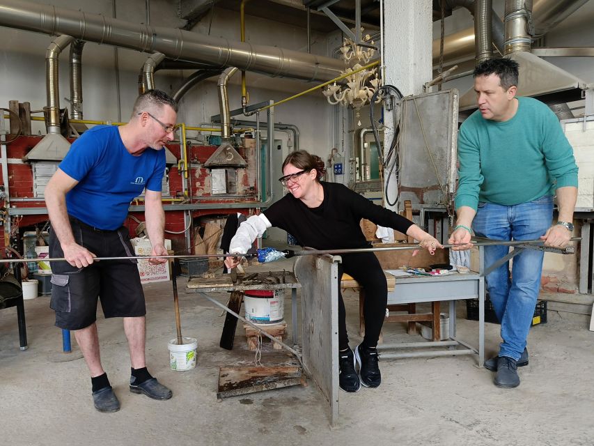 Murano: make your item with a glass master and take it home - Practical tips: shoes, safety, timing, and getting there