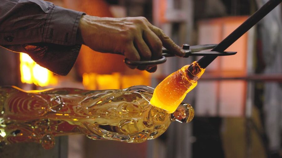 Murano: make your item with a glass master and take it home - Your one-hour Murano workshop: from simple form to blown glass