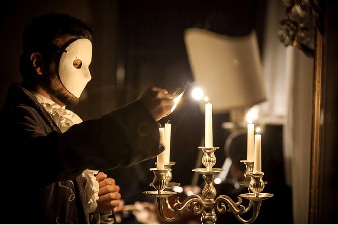 Musica a Palazzo 'Traveling Opera' Performance in Venice - Following the Story: Libretto Options and Language Support