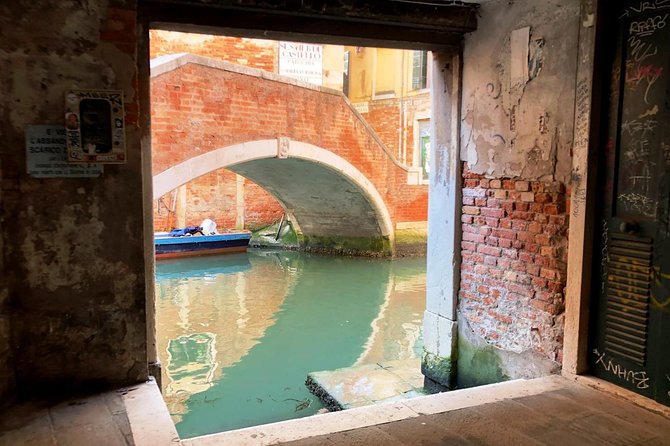 One-Day Venice: Skip-the-Line St. Mark’s Basilica, Walk & Gondola - The gondola ride: classic Grand Canal moments without narration