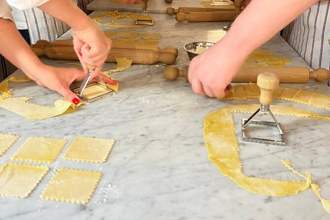 Pastamania in Venice with Wine Tasting and Gelato - Lunch or dinner included: what changes depending on your session