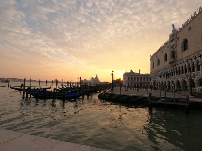 Photo with a professional photographer in Venice - Key things you’ll notice right away