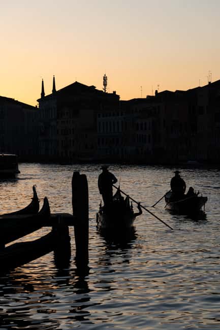Photo workshop in Venice with a local photographer! - Meeting outside Caffe Florian: how the start sets up better photos