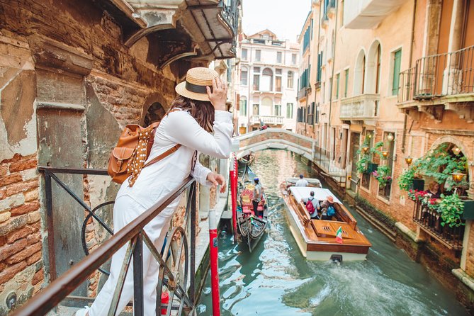Photographer, Professional Photo shoot - Venice - Practical tips so your Venice photos look natural