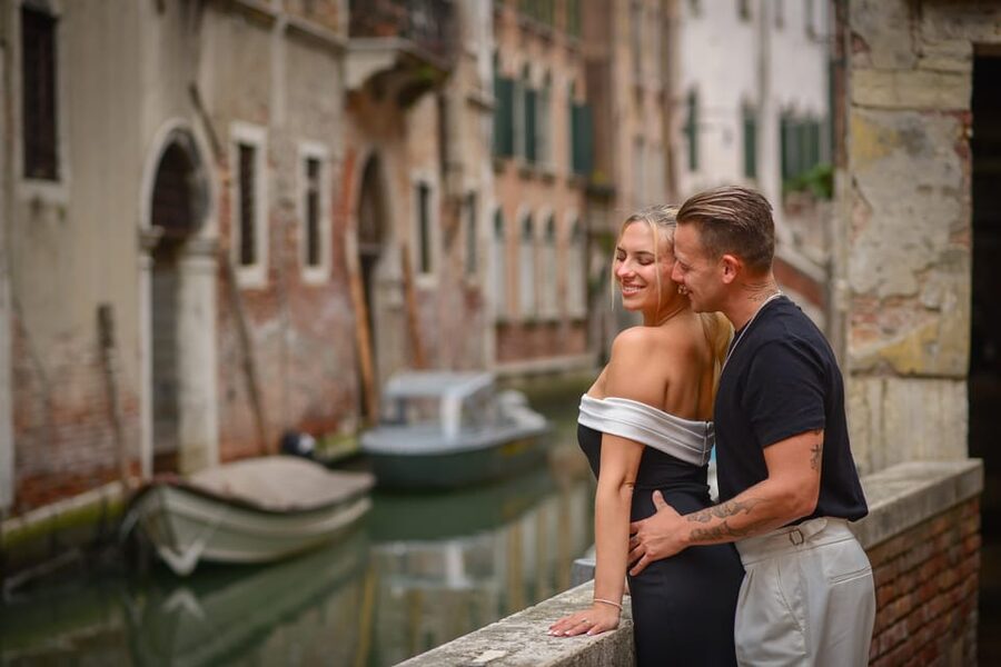 Photoshoot in Venice: Your Story, Our Lens - Book Now! - Why Daniel’s one-hour Venice photo session feels better than phone photos