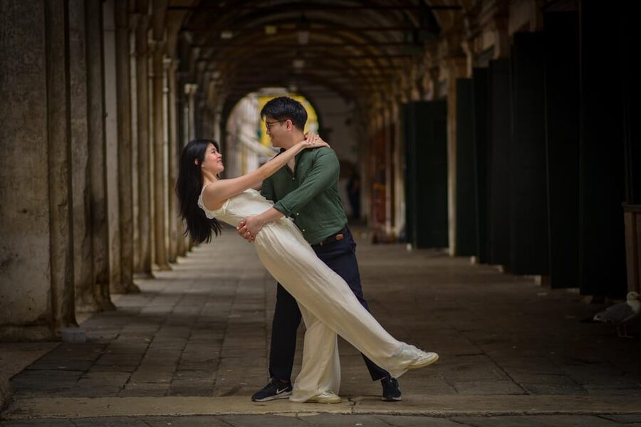 Photoshoot in Venice: Your Story, Our Lens - Book Now! - Pro-only approach: equipment, coaching, and comfort in 60 minutes