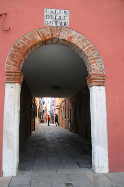 Private 4 hours North Lagoon: Traditional Venetian Boat Tour - Meeting at Ospedale: The Black-and-Yellow Boat