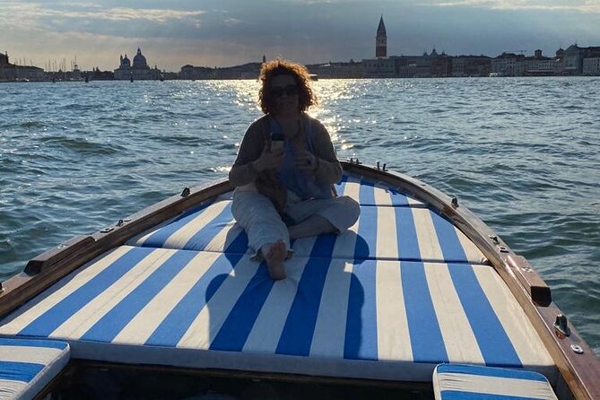 Private boat tour to the islands of Venice - Burano (about 1 hour): colorful houses, real lace-making, and room to roam