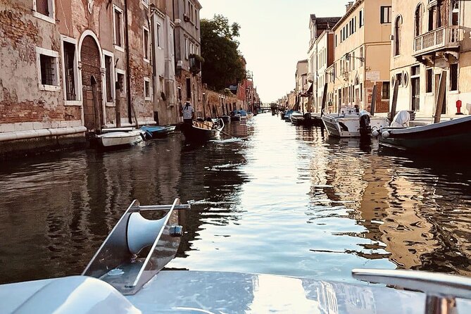Private Boat Tour with Skipper Sailing the Lagoon of Venice Italy - Why a private open boat works so well on the Venice Lagoon