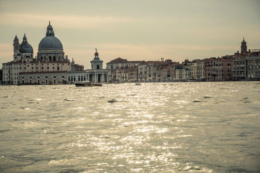 Private Cruise: Venice Viewed by the Water - The one-hour route: Grand Canal glide and quieter side lanes