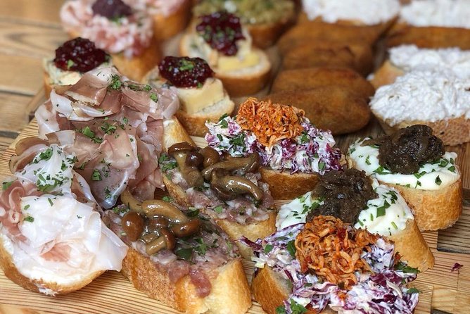 Private Food Tour: Cicheti & Wine - Ponte di Rialto: the side of the bridge most people miss