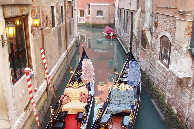 Private Full Day Tour from Milan to Venice with local tour guide and fast train - Ponte di Rialto: the bridge you can spot from everywhere