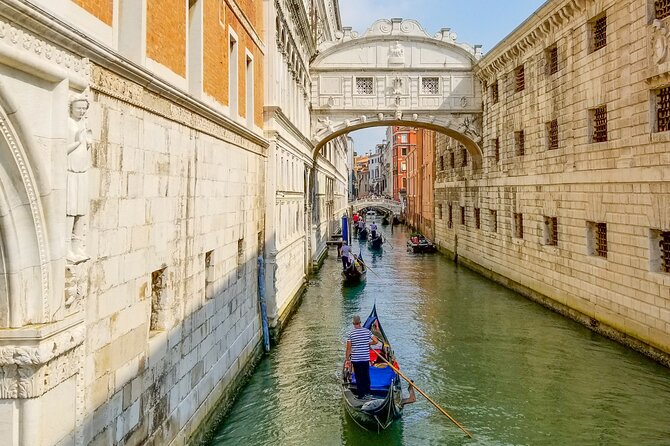 Private Full Day Tour from Milan to Venice with local tour guide and fast train - How the morning tour works: a clear hit list in 3 hours