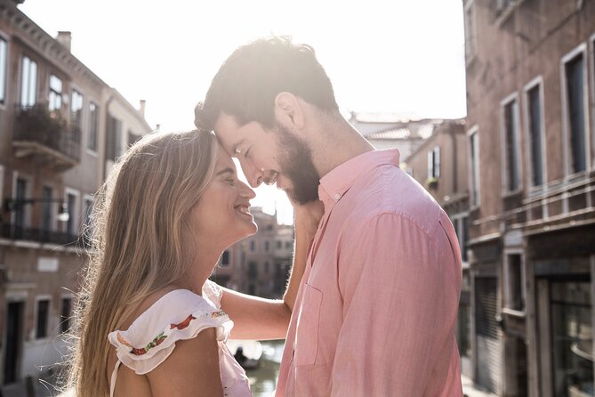 Private Gondola Ride and Photoshoot - A private Venice gondola and photo session for real keepsakes