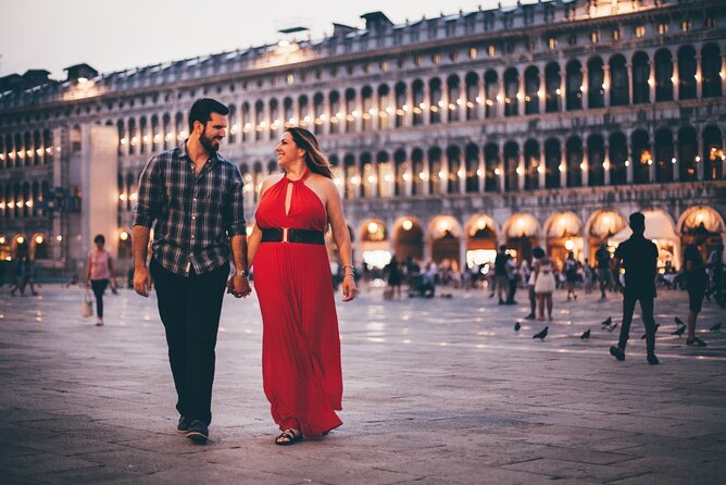 Private Gondola Ride with Professional Photographer in Venice - How your photographer keeps the shoot natural (not awkward)