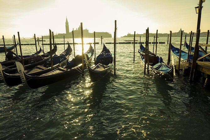 Private Gondola Serenade with Music - The Live Music onboard: More Than Decoration