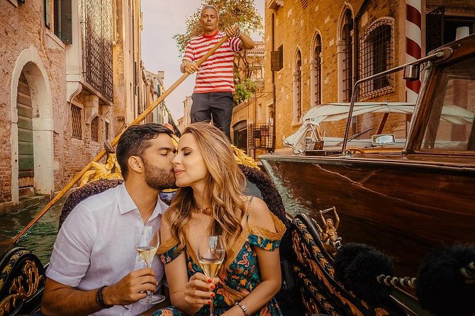 Private Photo Shoot in Venice with Gondola Ride - Photo book delivery: what you’ll actually receive