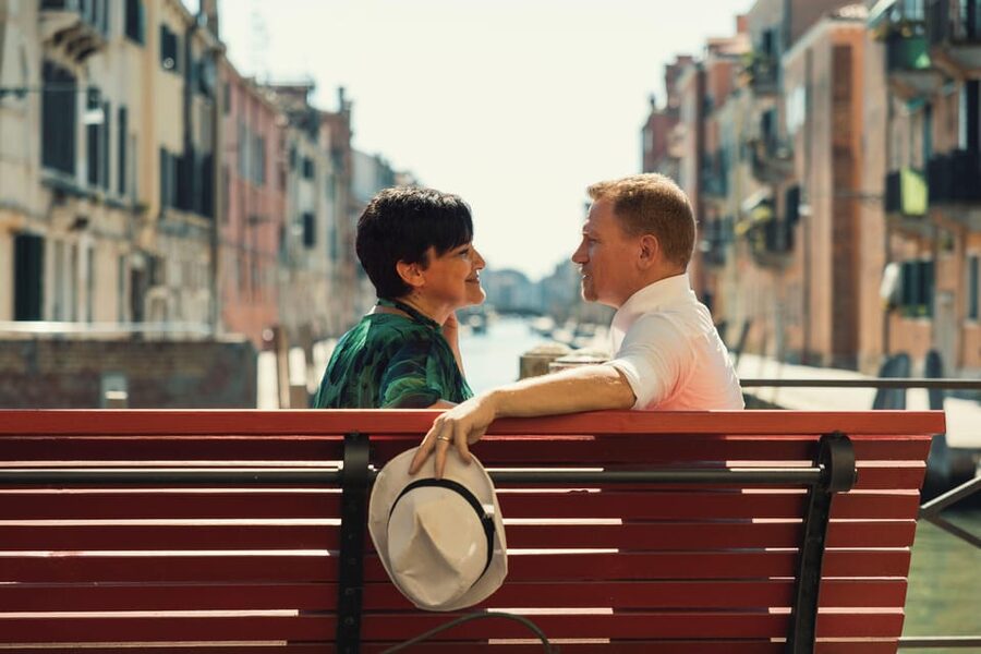 Private Photoshoot of Your Gondola Ride in Venice - Price and value: is $368.18 per group worth it?