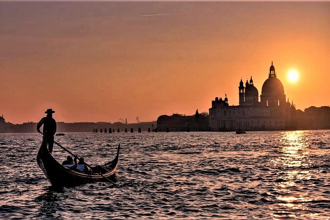 Private Tour: Venice Gondola Ride with Serenade - Palazzo Barbarigo and the Murano-glass sparkle moments