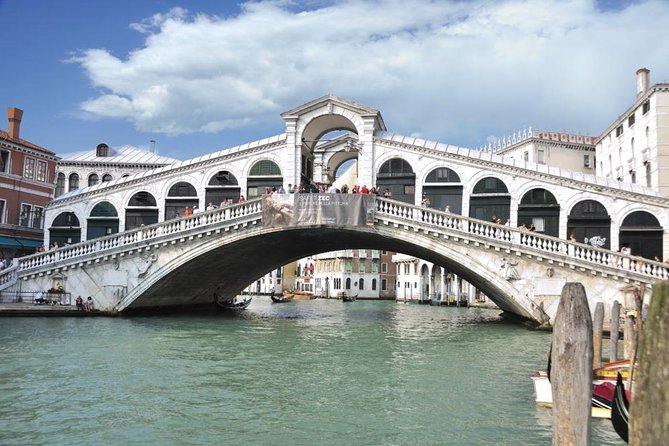 Private Tour: Venice Rialto Market, San Polo and Frari Church Walking Tour - Basilica di Santa Maria Gloriosa dei Frari: Bellini, Titian, and Canova Indoors