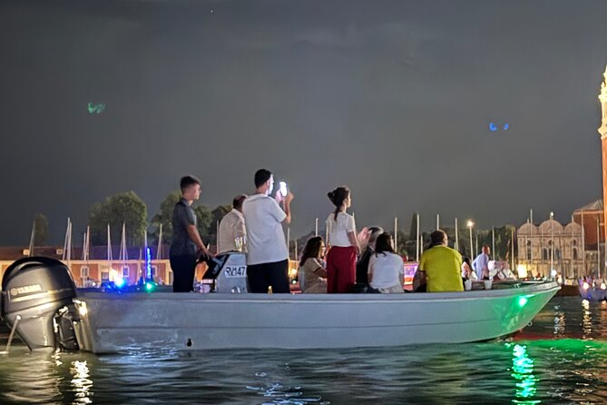 Private tour with typical boat in Venice & islands with Prosecco - Murano in 45 minutes: glass furnaces and living craft
