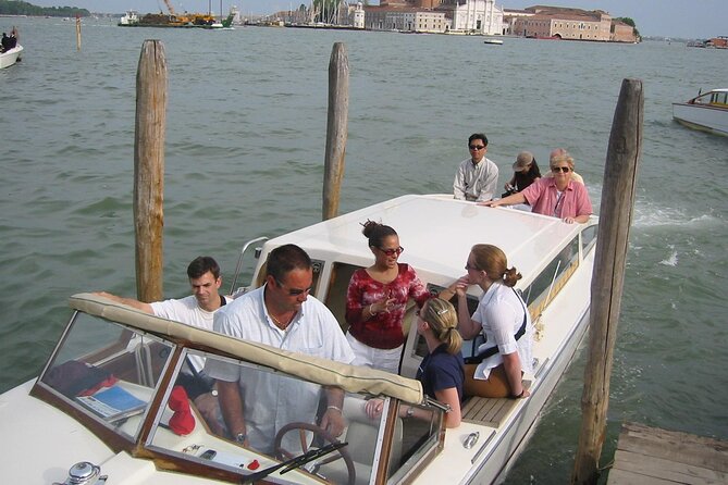 Private Venice 2 hrs Tour: Boat & Walking Tour with food tasting - High tide routing: gondola shipyard or the Giudecca Canal angle