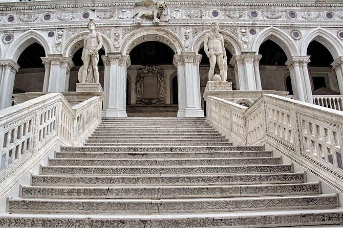 Private Venice City Tour and Gondola Ride - Practical logistics: meeting point, bags, and how to keep it smooth