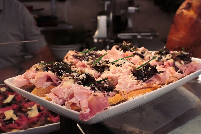 Private Venice Food Tour with Rialto Market Visit - Stop 1: Alla Fonda and your first cicchetti basics