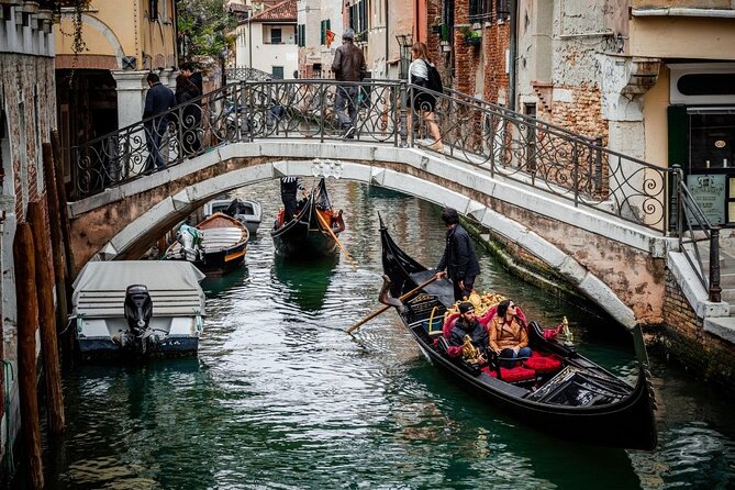 Private Venice Tour with a Local, Highlights & Hidden Gems, 100% Personalised - Stop 3: Venice’s last remaining bridge without railings